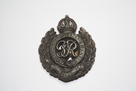 Royal Engineers WW2 Economy Plastic Cap Badge