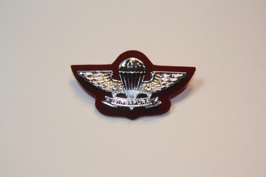 Singapore Basic Parachutist  white metal wings