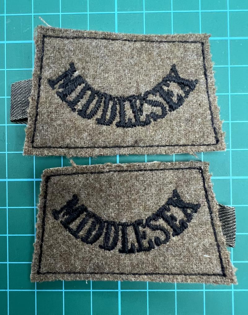 WW2 Pair Middlesex Regiment Slip on Shoulder Titles
