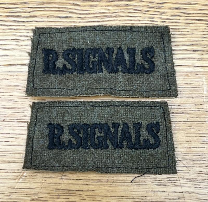 WW2 Pair Royal Signals Slip on Shoulder Titles