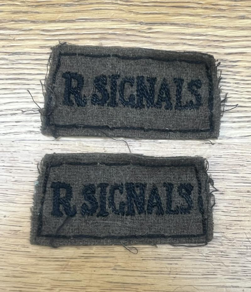 WW2 Pair Royal Signals Slip on Shoulder Titles