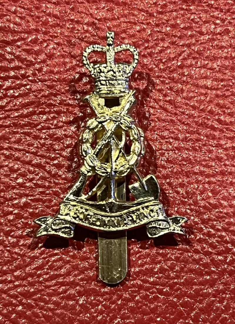 Royal Pioneer Cap Badge Old Patten