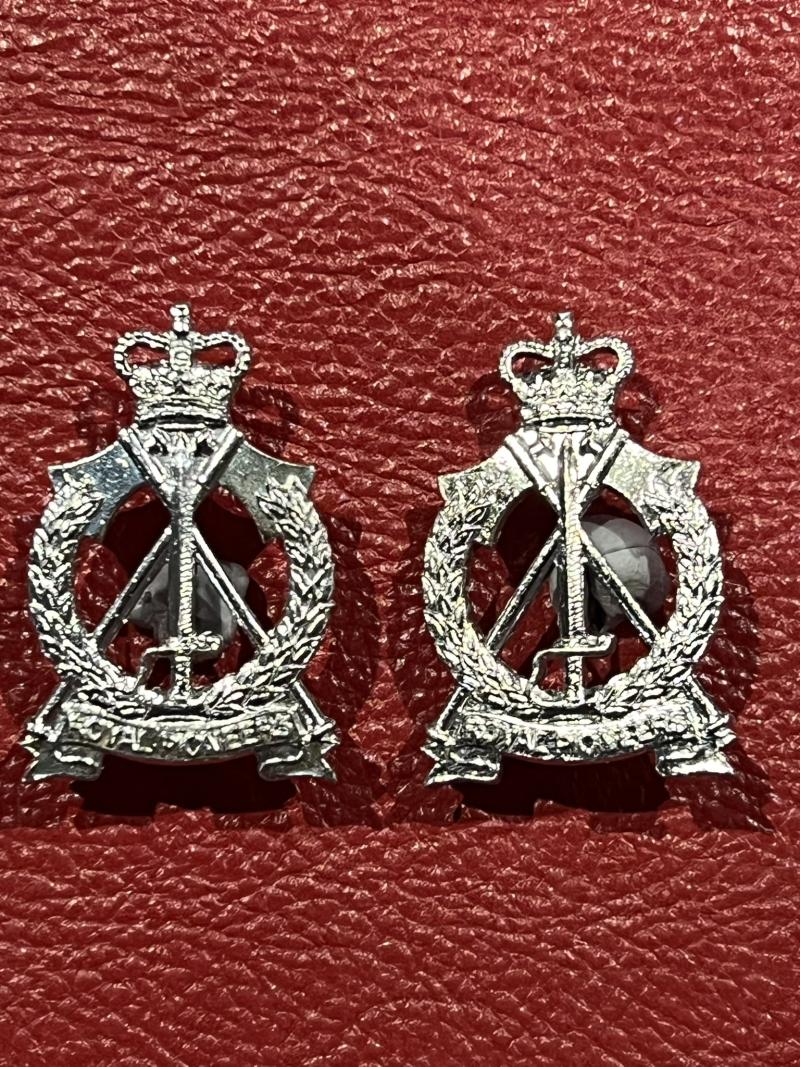 Royal Pioneers Collar Badge Set