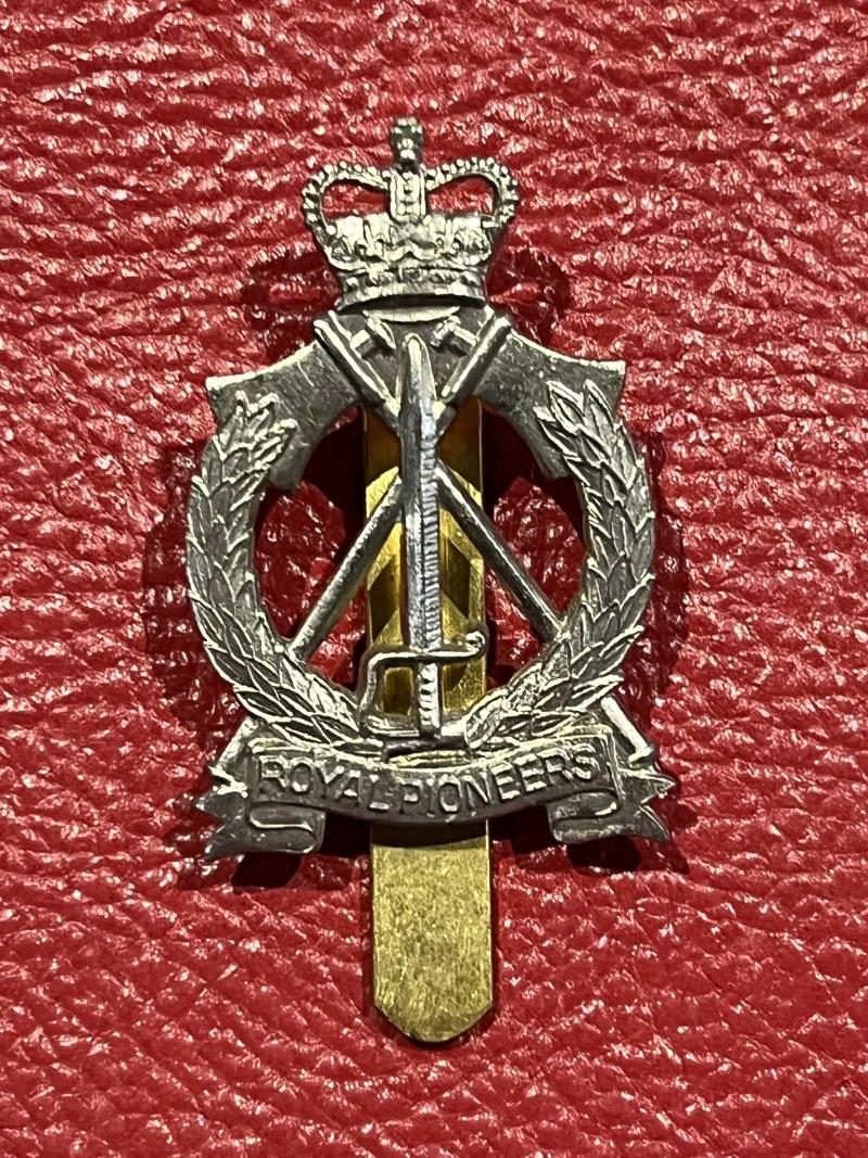 Royal Pioneers Metal Cap Badge W/M