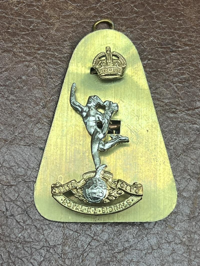 Royal New Zealand Corps Signals Bi Metal KC Cap Badge